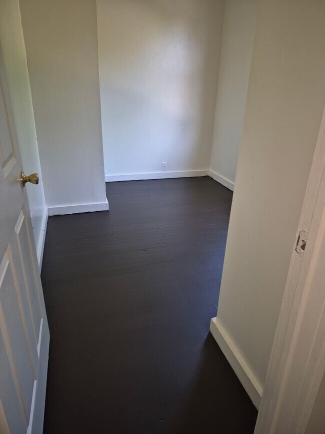 Photo - Spacious 4-Bedroom Upper Duplex with Yard
