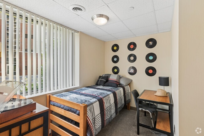 3BR, 1BA - 661SF - Bedroom