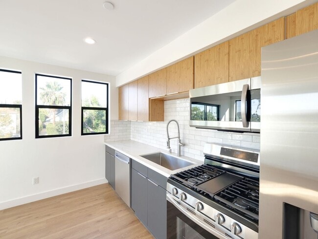 Photo - 1856 Redondo Blvd Unidad 1858 1/2