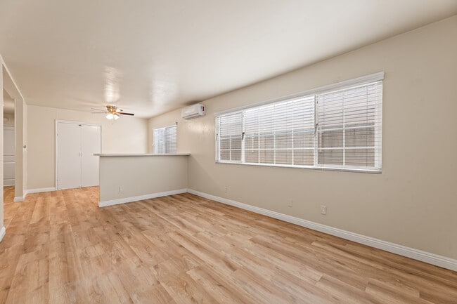 Building Photo - 9226 Palm St Unit B