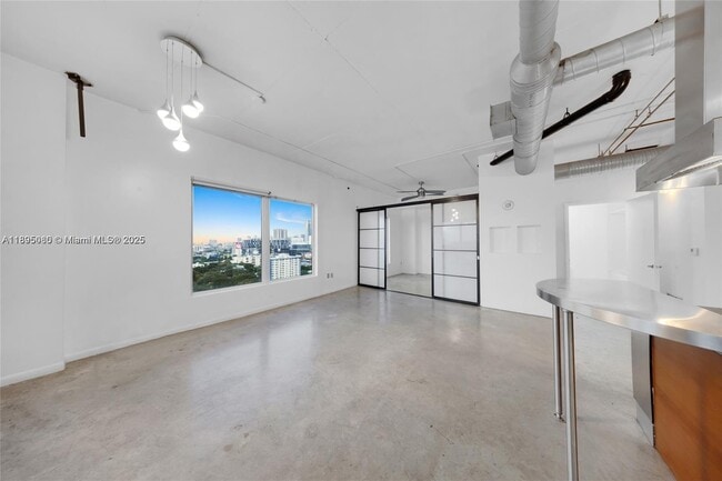 Photo - 10 SW South River Dr Unit Phi15