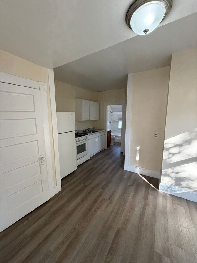 Photo - 12 Varney St Unit 12-2 RIGHT