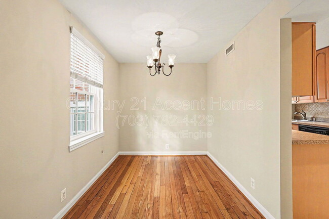 Photo - 3342 S Wakefield St Unidad B