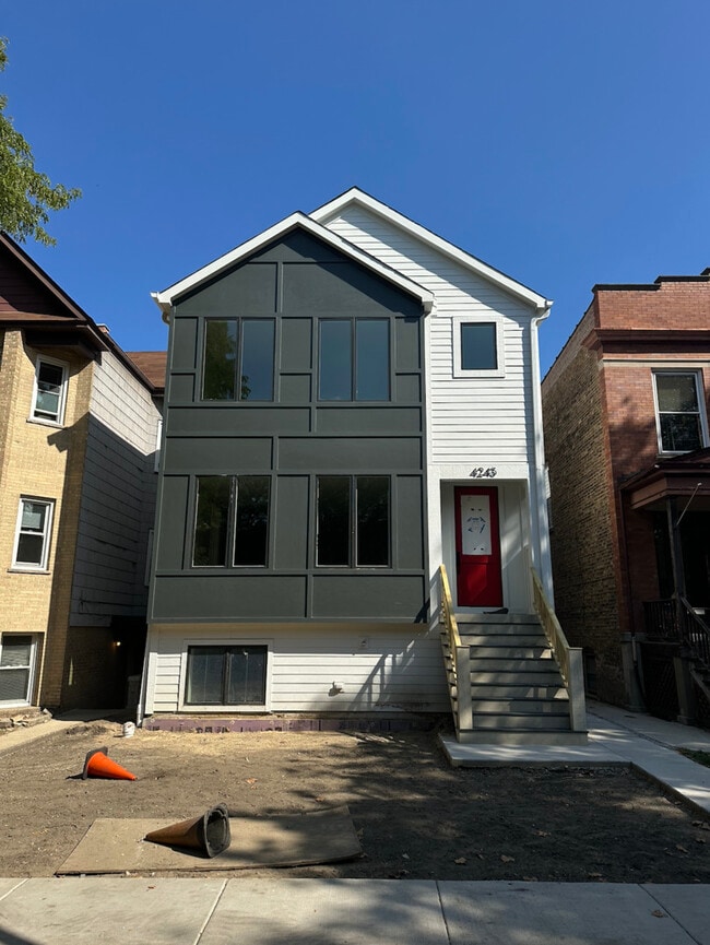 Building Photo - 4243 N Damen Ave