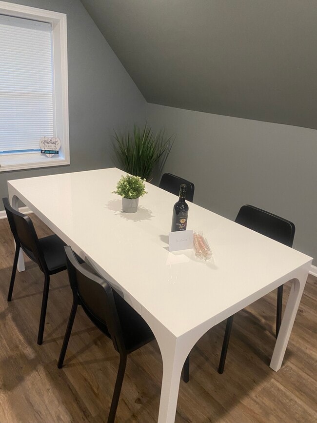 Dining room - 10422 S Avenue L Unit Upper