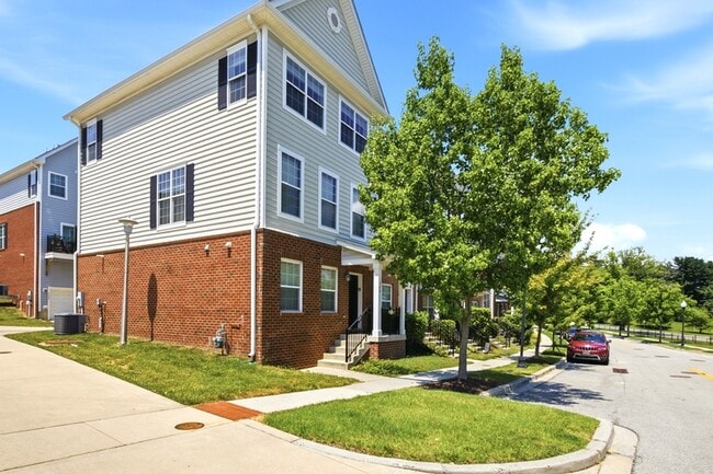 Photo - 300 Camillia Pl
