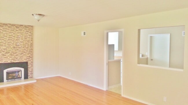 Photo - UPDATED LARGE 1500 sq/ft 3BR/2BA Cherry Ch...
