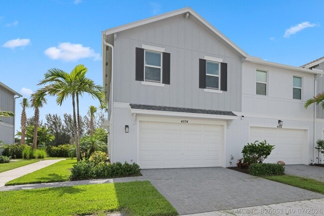 4574 Longwood Lake Sq