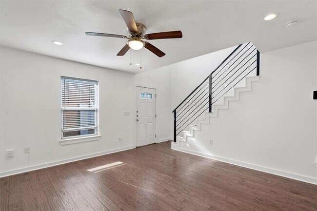 Photo - 6211 Manor Rd Unidad 129