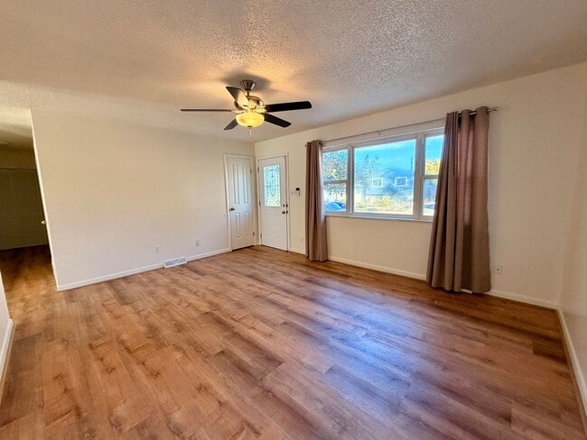 Photo - Lovely 5-bedroom, 2¾-bath home located in ...