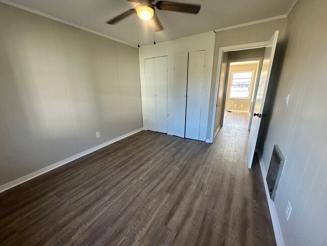 Photo - 1929 4th Ave N