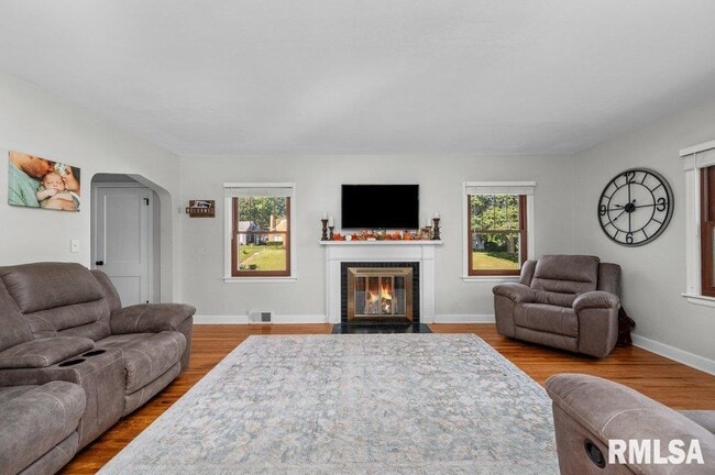 Photo - 2133 Warren St