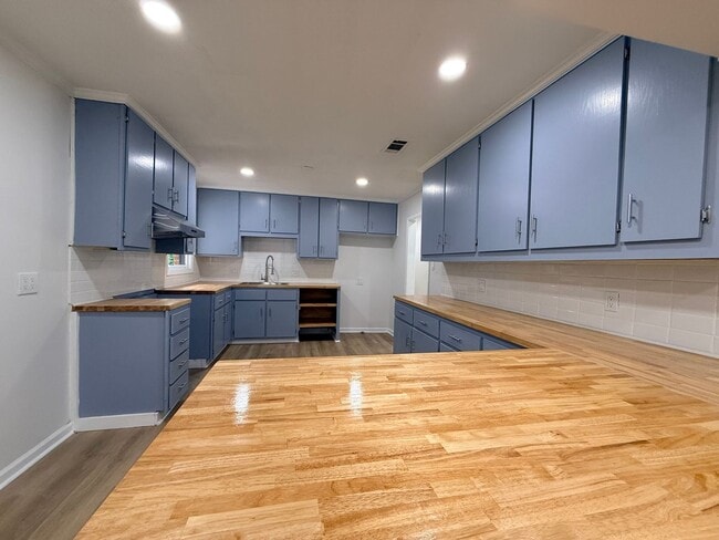 Building Photo - Recently Remodeled | Spacious Open Layout | Move-In Ready