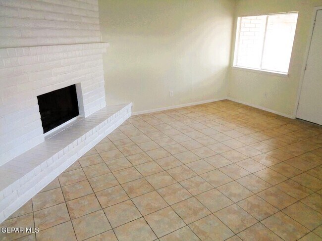 3028 E Glen Dr