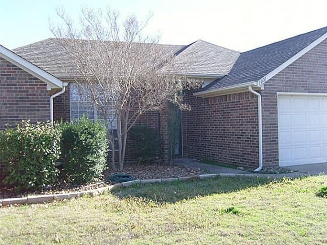 Photo - 1001 Brookhaven Dr House