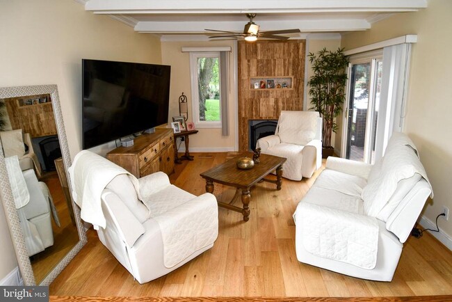 Photo - 9401 Hickory View Pl