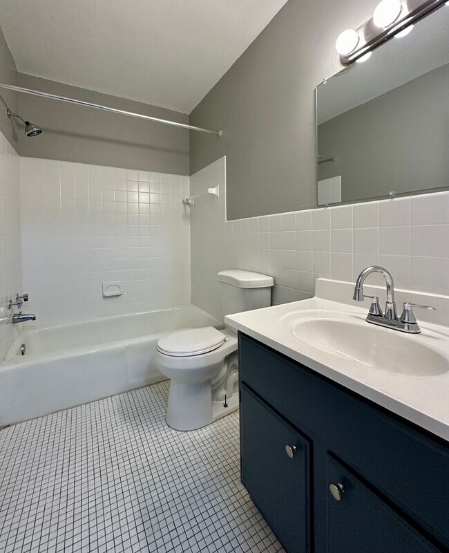 Photo - 1315 N Dowling Ave Unit 301