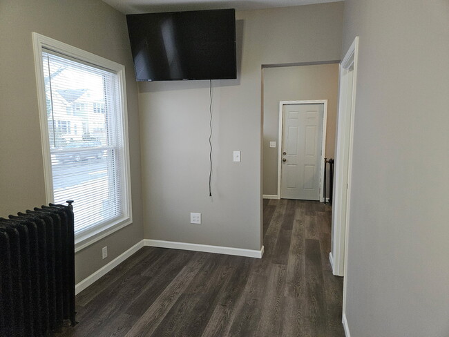 Photo - 720 Broad St Unit 3