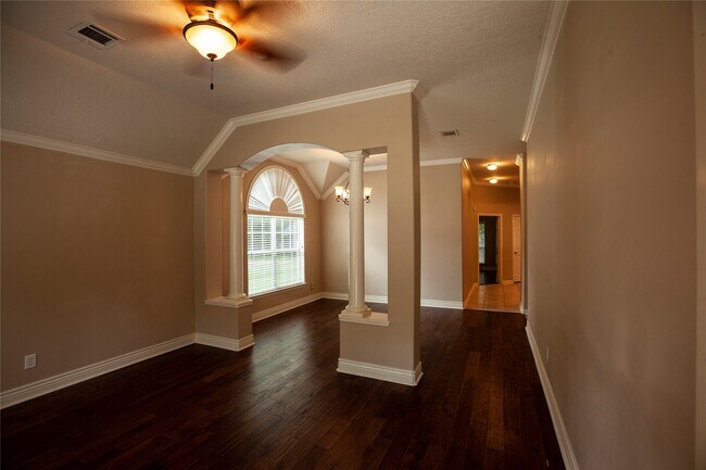 Photo - 13847 Ventura Rd