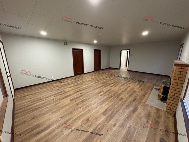 Photo - STATUS: *PENDING APPLICATION* | R327B | $2095