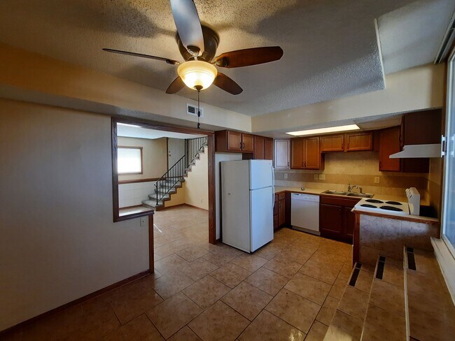 Photo - ** COMING SOON PLEASE CHECK BACK AT A LATE... Unidad 303