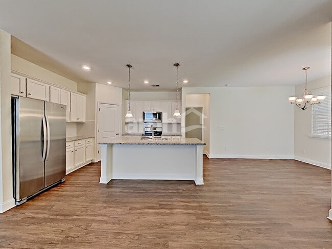 Photo - 260 Lake Vista Dr