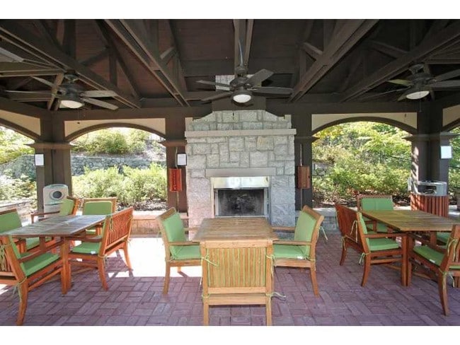 Building Photo - 2950 Mt Wilkinson Pkwy SE Unit 402