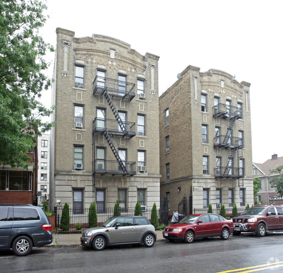 Photo - 7721 Ridge Blvd Apartments