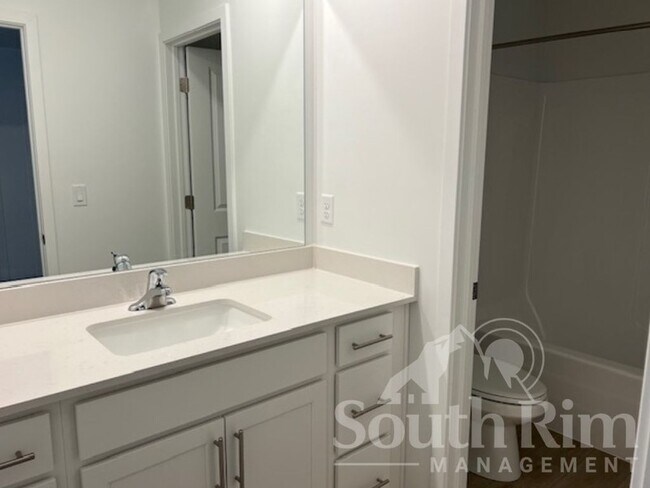 Photo - 642 Frost St