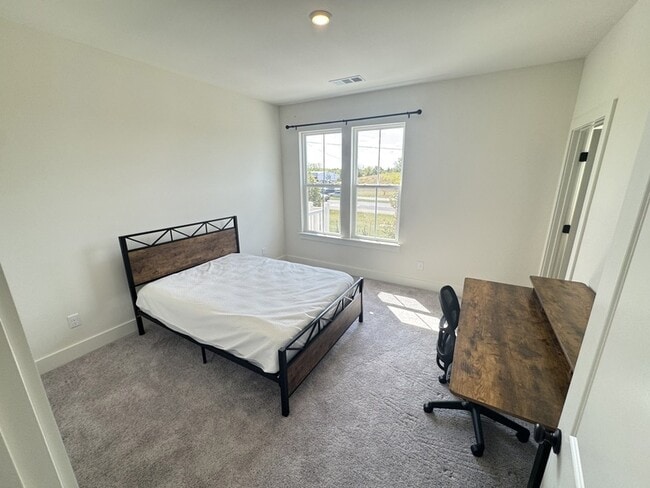 Photo - 120 Nearwater Pl