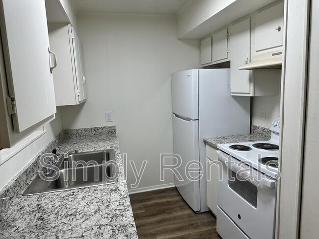 Building Photo - 2002 Washington St Unit 3