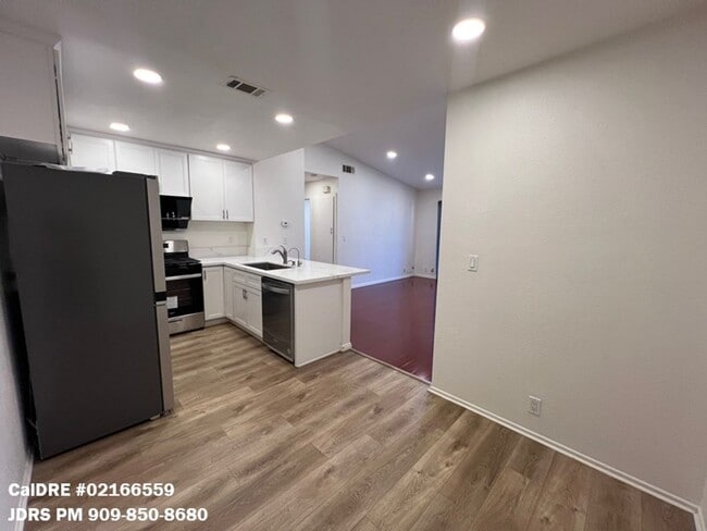 Photo - Price Lowered! Second Floor Ontario 2 Bedr...