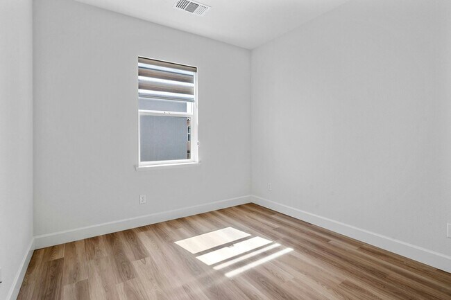 Photo - 2943 Neil Jerome Dr