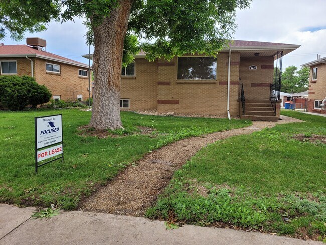 Photo - 2230 Marshall St