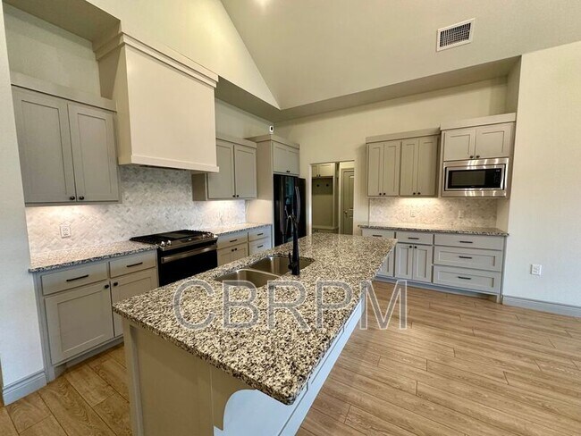 Photo - 5704 117th St