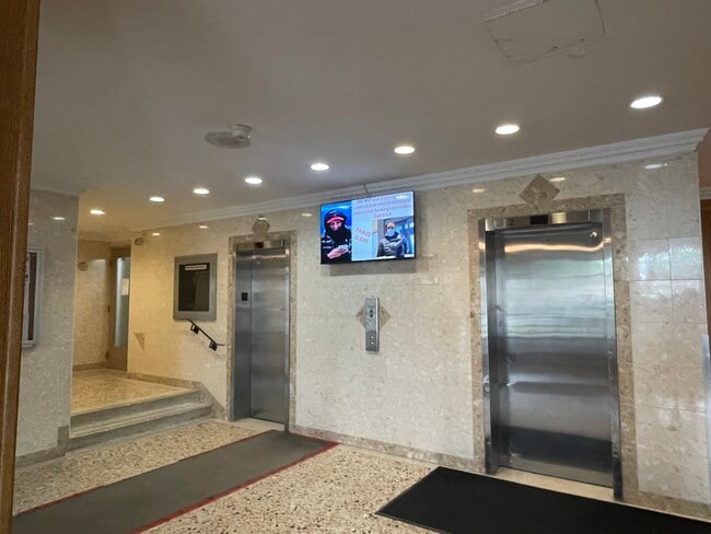 Photo - 255 Simcoe St N