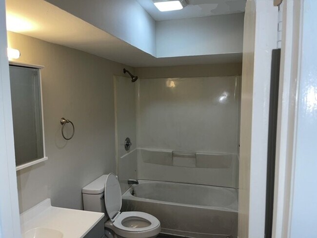 2207 Lexington Dr Unit 1