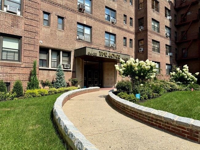 Building Photo - 64-33 99th St Unit 6H Rental