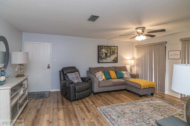 Photo - SHORT-TERM LEASE OPTIONS / FULLY FURNISHED APARTMENT/ ALL UTILITIES INCLUDED! WONDERFUL WAYNE MEM...