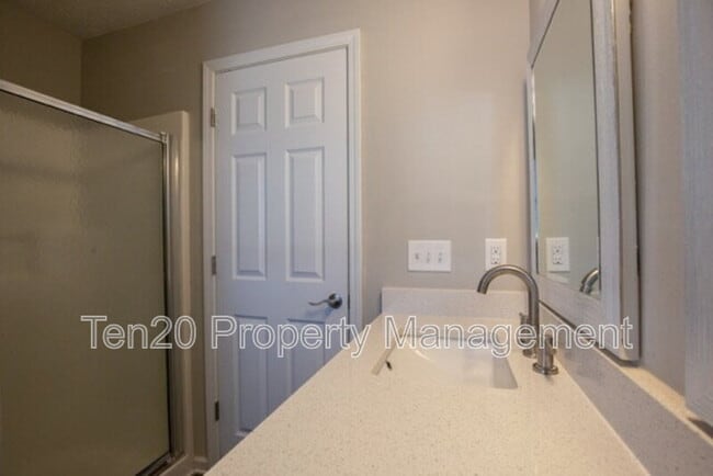 5711 Boby Dr