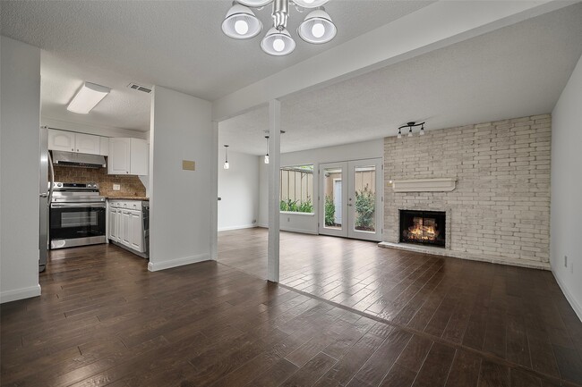 Building Photo - 2387 Crescent Park Dr