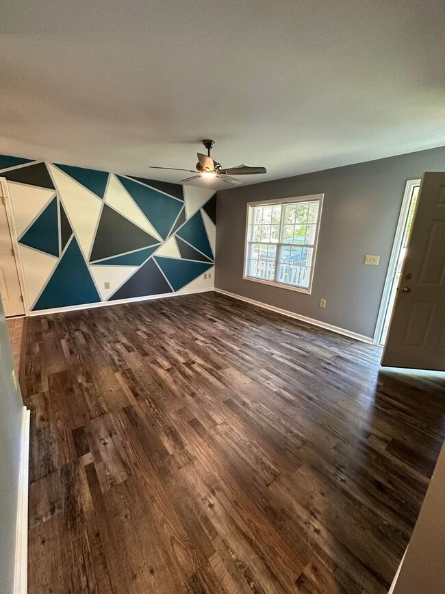 Photo - Get your lake therapy on, with this 3br 1ba close to the lake!