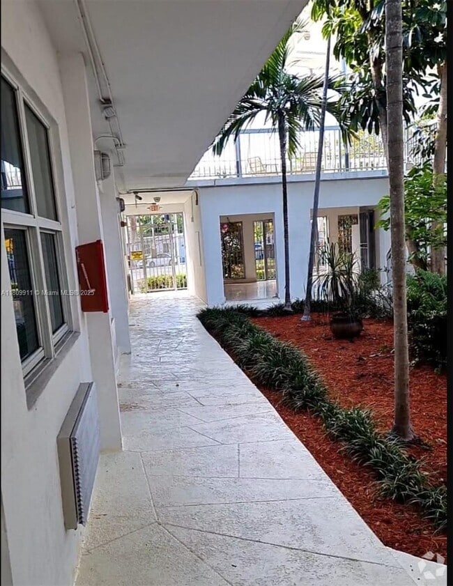 Building Photo - 8080 Tatum Waterway Dr Unit 9 Rental