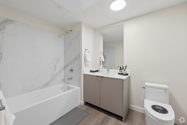 B2.2 - 2BR, 2BA - 1,178SF - Second Bathroom
