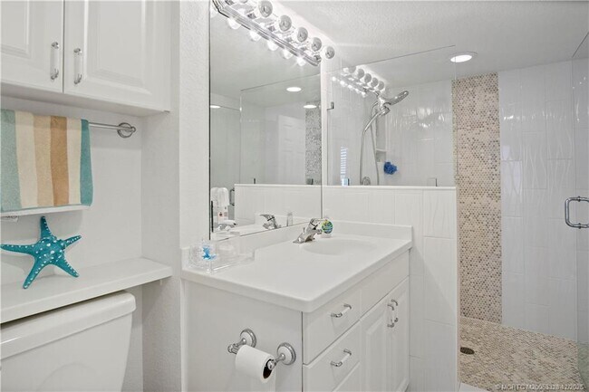 Photo - 245 NE MacArthur Blvd Unit 12