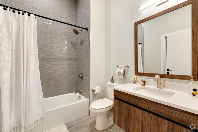 1BR, 1BA, Den - 760SF - Bathroom