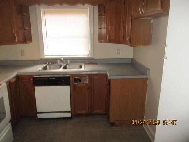 Photo - Eleventh Ave., 810