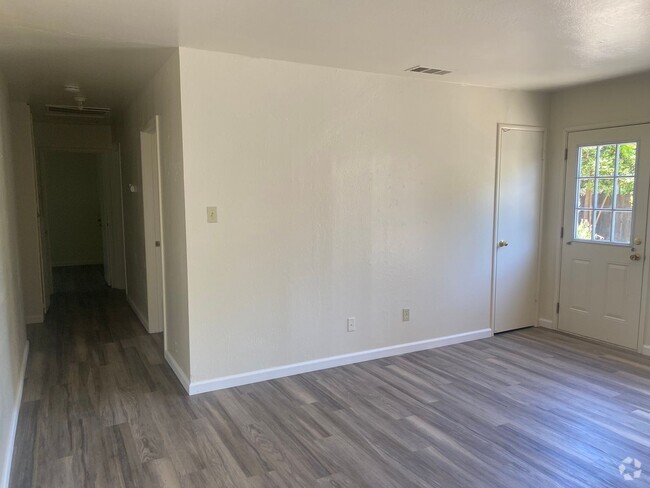 Building Photo - Large floorplan Rental