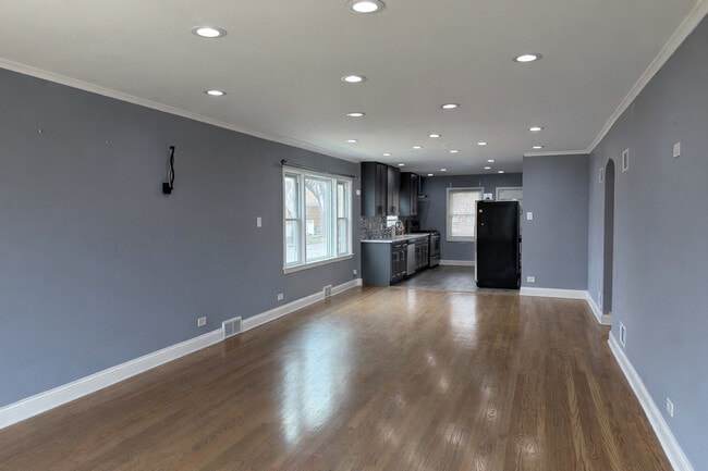 Photo - 8201 S Homan Ave