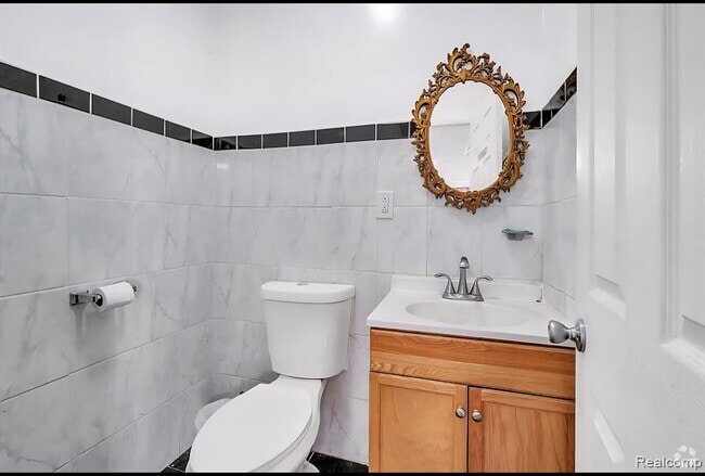 Building Photo - 2078 Belmont St Rental